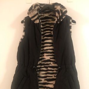 Reversible black/leopard vest
